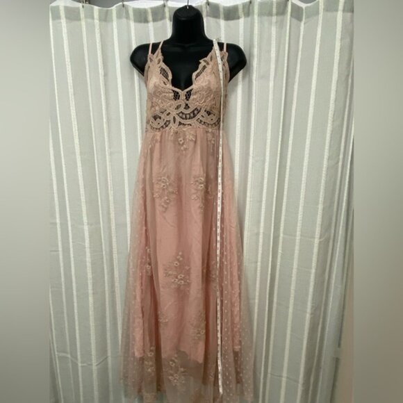 Elegant Lace Pink Blush V Neck Maxi Dress by Umgee Size 6 NWT - Picture 11 of 16